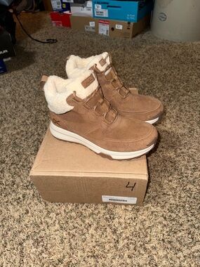 KURU Atom Lumi Boots Womens Size 9.5 Chestnut Brown Suede Faux Fur Snow Winter